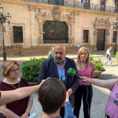 El presidente del PP de Palma, Jaime Martínez, junto a las regidoras 'populares' en el Ayuntamiento