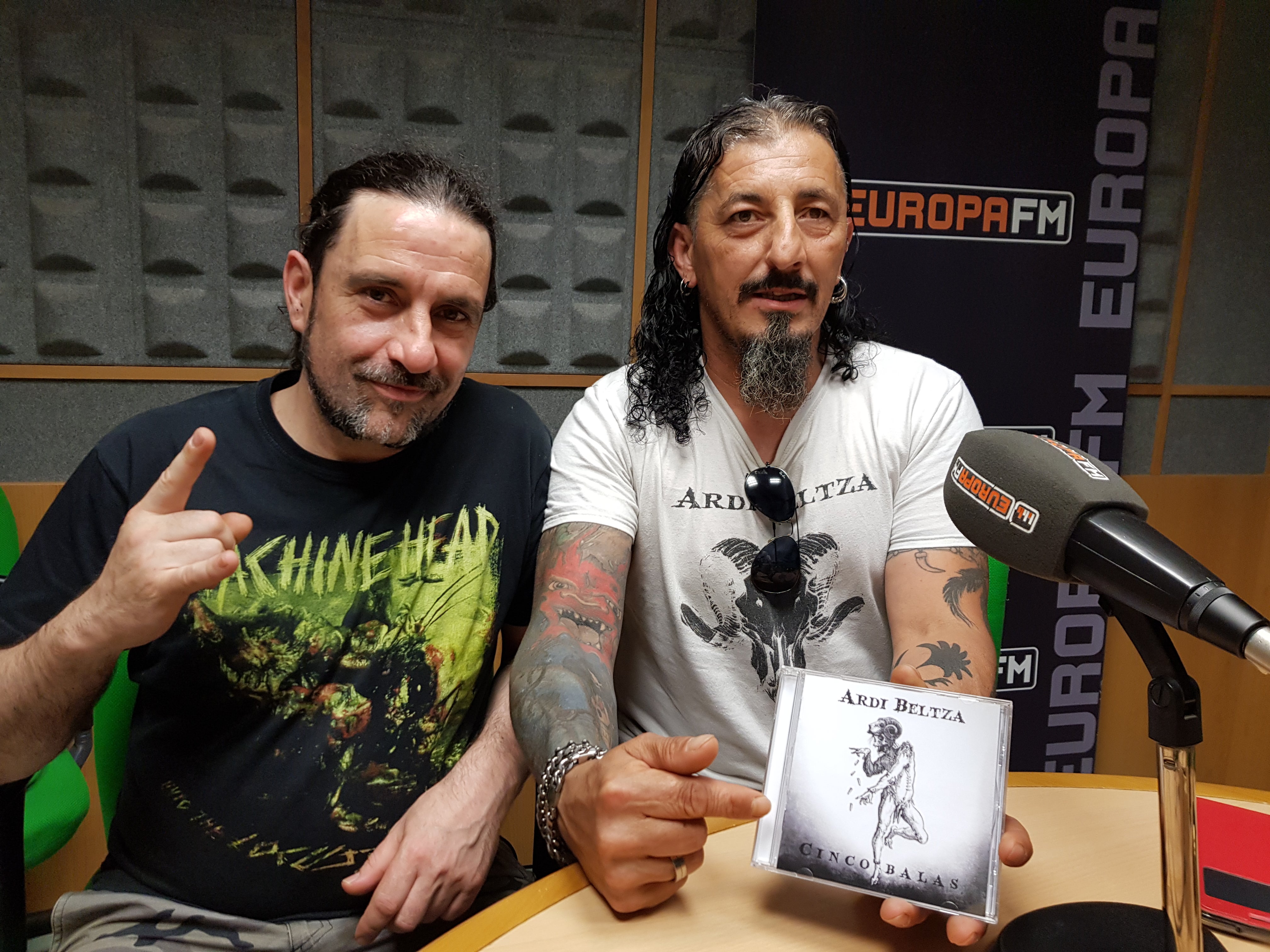 Ardi Beltza presenta su segundo trabajo 'Cinco Balas' Ardi Beltza presenta su segundo trabajo 'Cinco Balas'