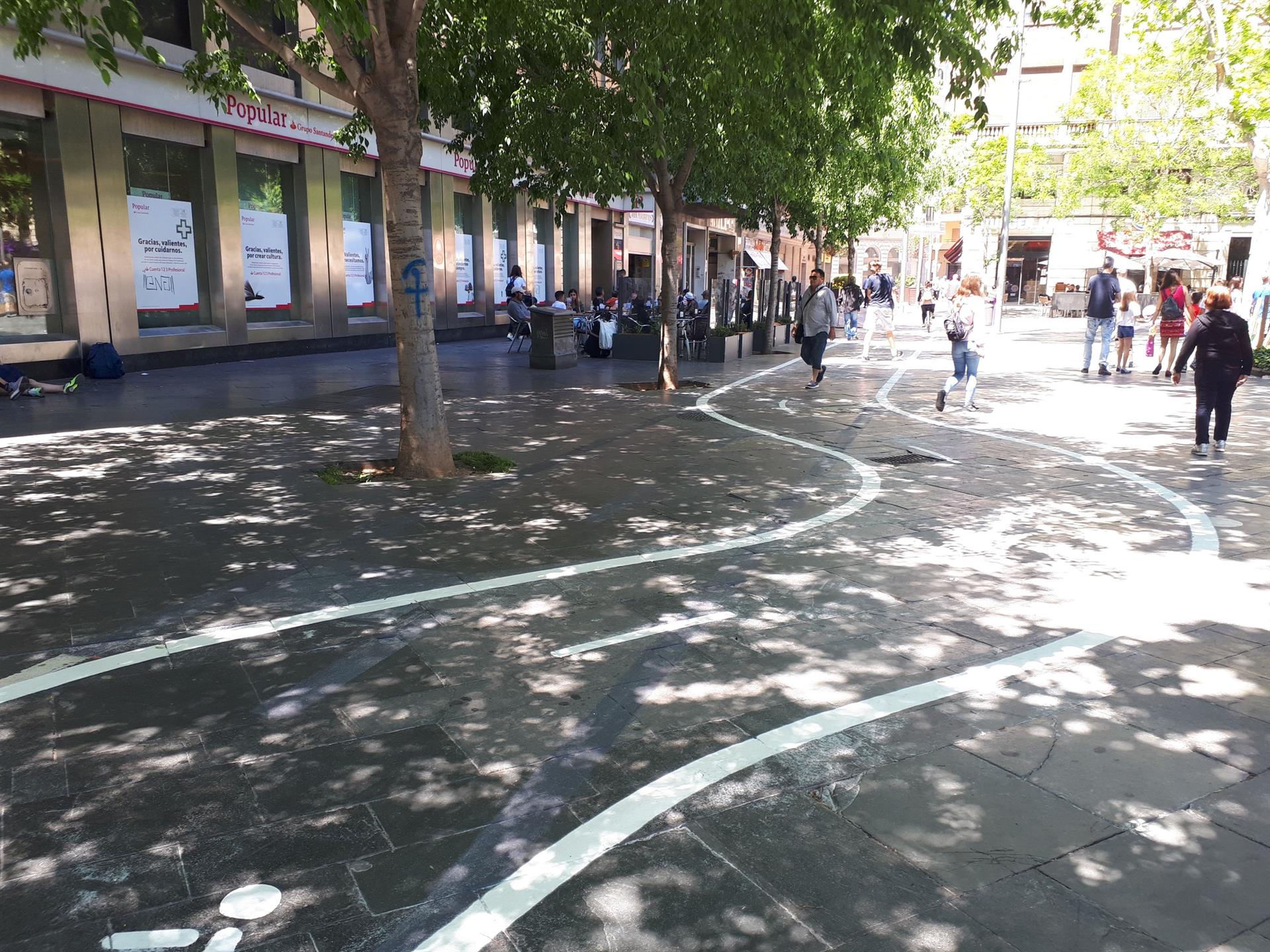 Entidades ciudadanas piden trasladar a la calzada de vehículos el carril bici de la plaza de España de Palma Entidades ciudadanas piden trasladar a la calzada de vehículos el carril bici de la plaza de España de Palma