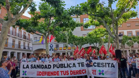 Centenares de personas acuden a la concentración convocada por la Coordinadora de Organizaciones en Defensa de la Sanidad Pública en Torrejón de Ardoz Centenares de personas acuden a la concentración convocada por la Coordinadora de Organizaciones en Defensa de la Sanidad Pública en Torrejón de Ardoz