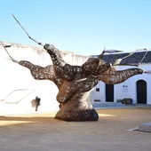 Imagen vid gigante patio Museo del Vino de Valdepeñas Imagen vid gigante patio Museo del Vino de Valdepeñas