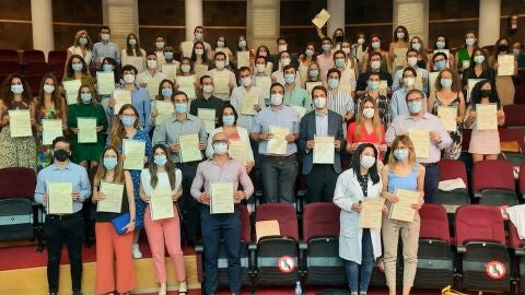 Los 69 residentes con sus acreditaciones formativas
