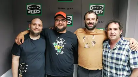 Tres de los componentes de 'Magnetophones' con Rodrigo Lorén Tres de los componentes de 'Magnetophones' con Rodrigo Lorén