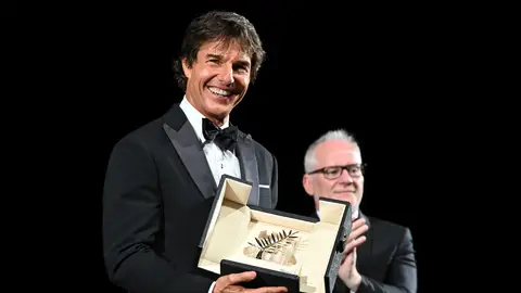 Tom Cruise recibe una Palma de Oro honorífica en Cannes en presencia de Thierry Fremaux Tom Cruise recibe una Palma de Oro honorífica en Cannes en presencia de Thierry Fremaux