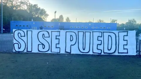 Pancarta de apoyo al Real Oviedo antes de viajar a Las Palmas Pancarta de apoyo al Real Oviedo antes de viajar a Las Palmas