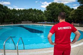 A Xunta contrata 86 socorristas para piscinas e prais fluviais de Ourense A Xunta contrata 86 socorristas para piscinas e prais fluviais de Ourense