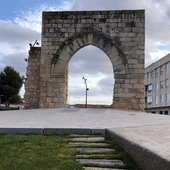 Los hechos han tenido lugar en el Arco del Torreón Los hechos han tenido lugar en el Arco del Torreón