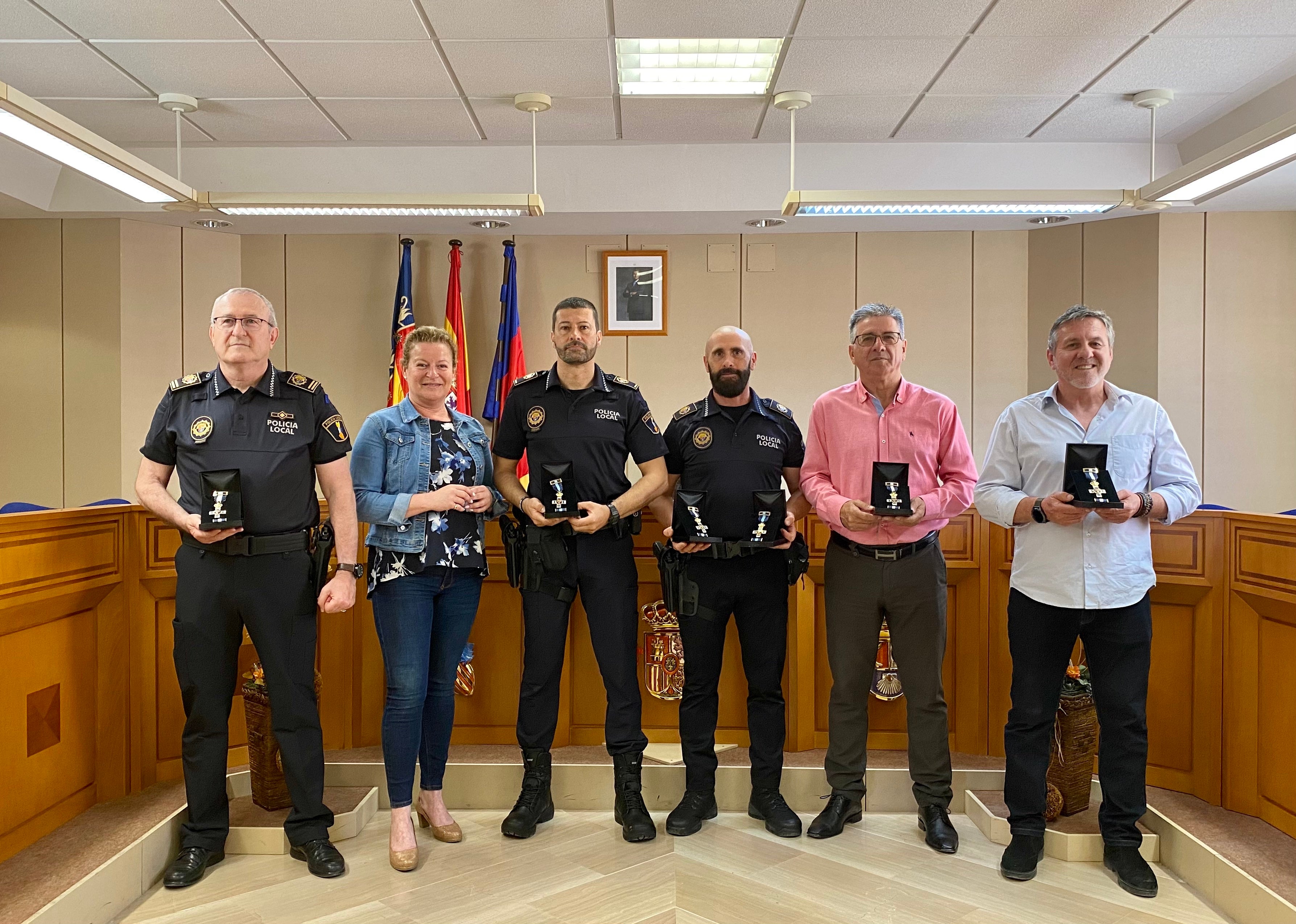 Albatera entrega seis distinciones a cinco de sus Policías Locales por diferentes logros Albatera entrega seis distinciones a cinco de sus Policías Locales por diferentes logros