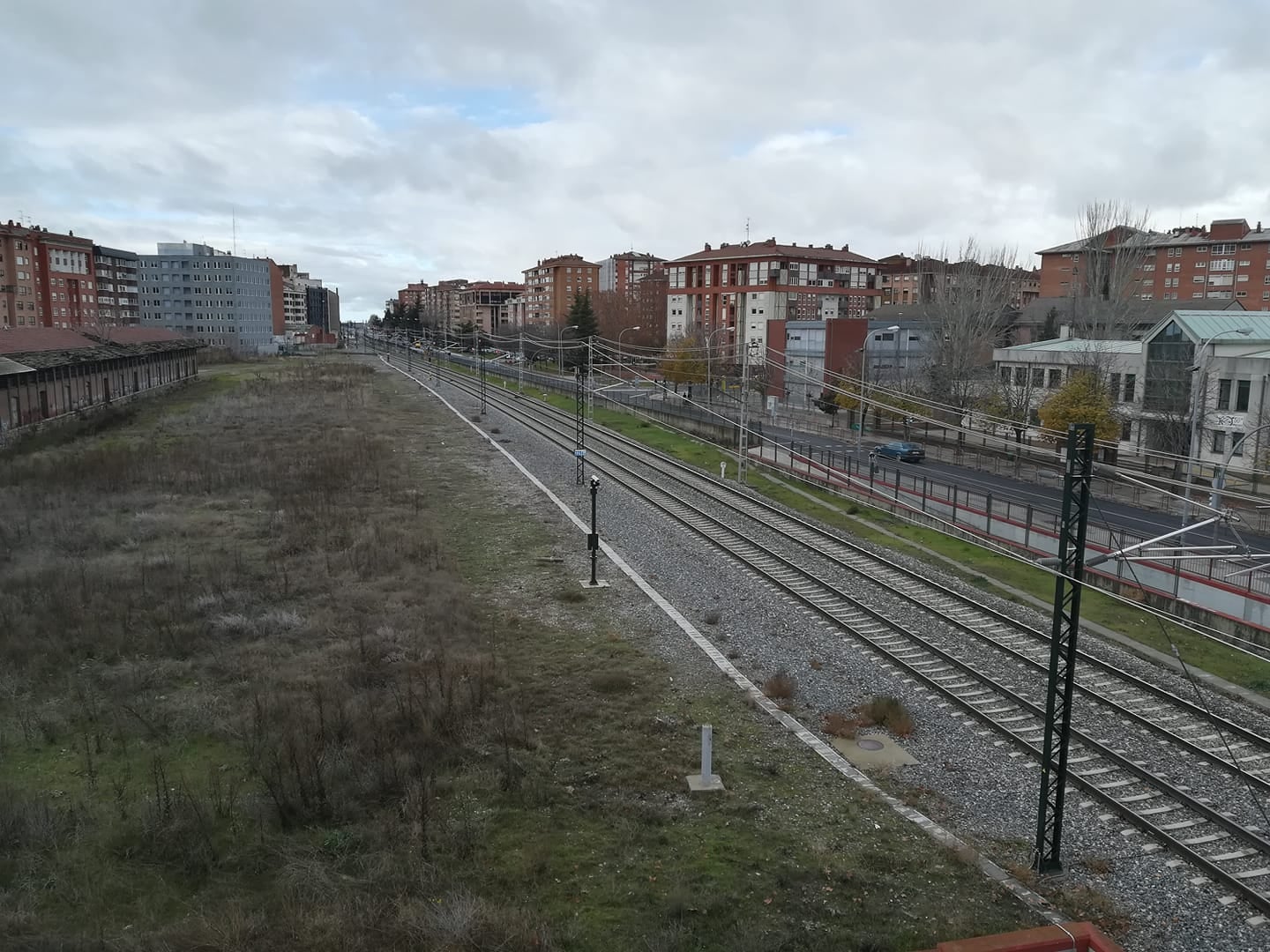 El Ayuntamiento plantea un nuevo paso, mejorar los existentes y ampliar la estación para avanzar en la integración del ferrocarril El Ayuntamiento plantea un nuevo paso, mejorar los existentes y ampliar la estación para avanzar en la integración del ferrocarril