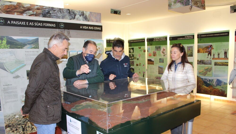 Visita de Gabriel Alén a Serra da Enciña da Lastra