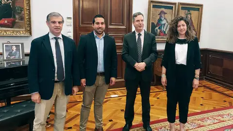 La Diputación de Palencia propone a la Junta de Castilla y León mejorar la colaboración en la organización de los Juegos Escolares