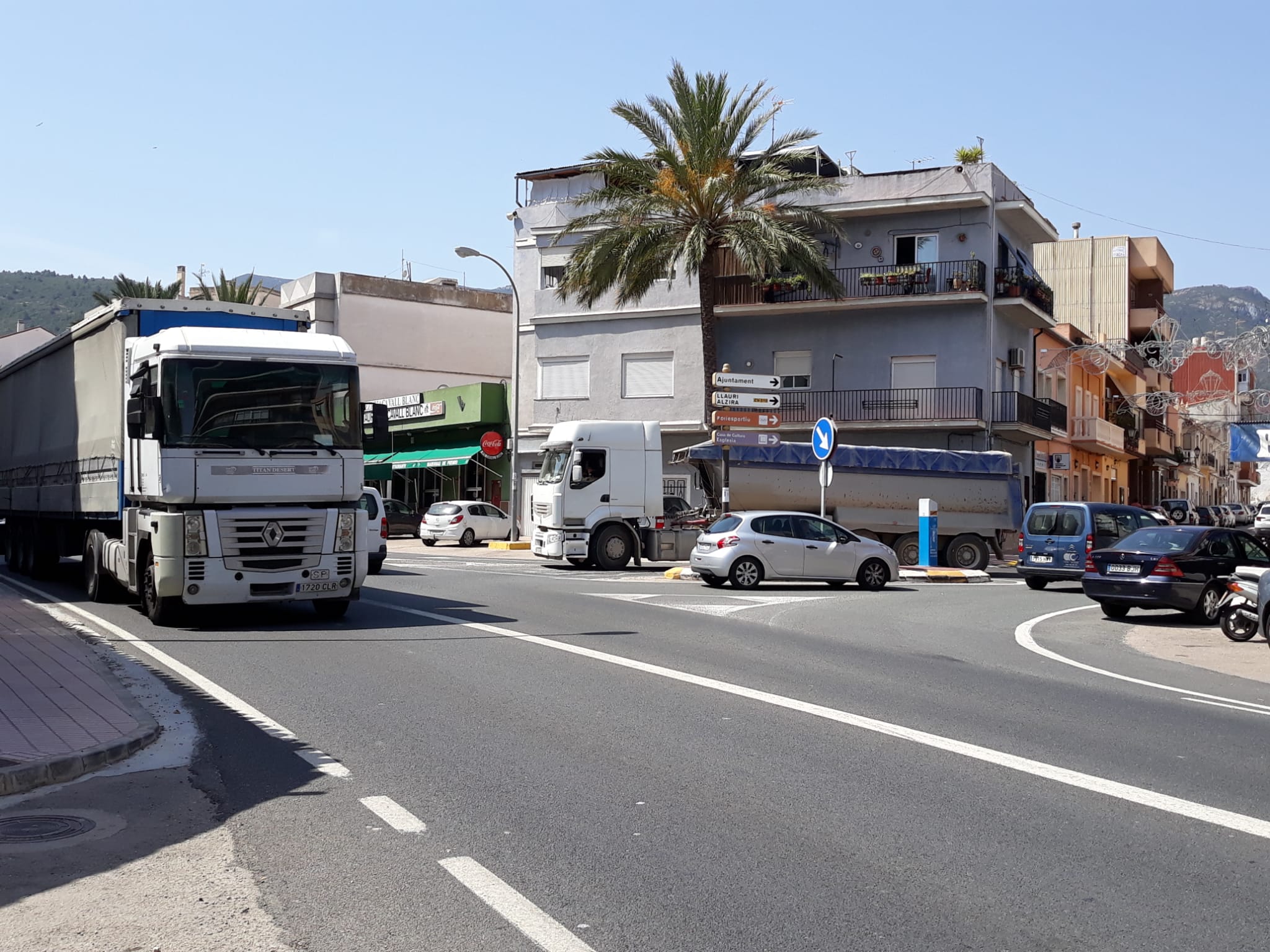 PP y PSOE en Favara votan en contra de la propuesta de Diputación para sacar del casco urbano el paso de vehículos PP y PSOE en Favara votan en contra de la propuesta de Diputación para sacar del casco urbano el paso de vehículos