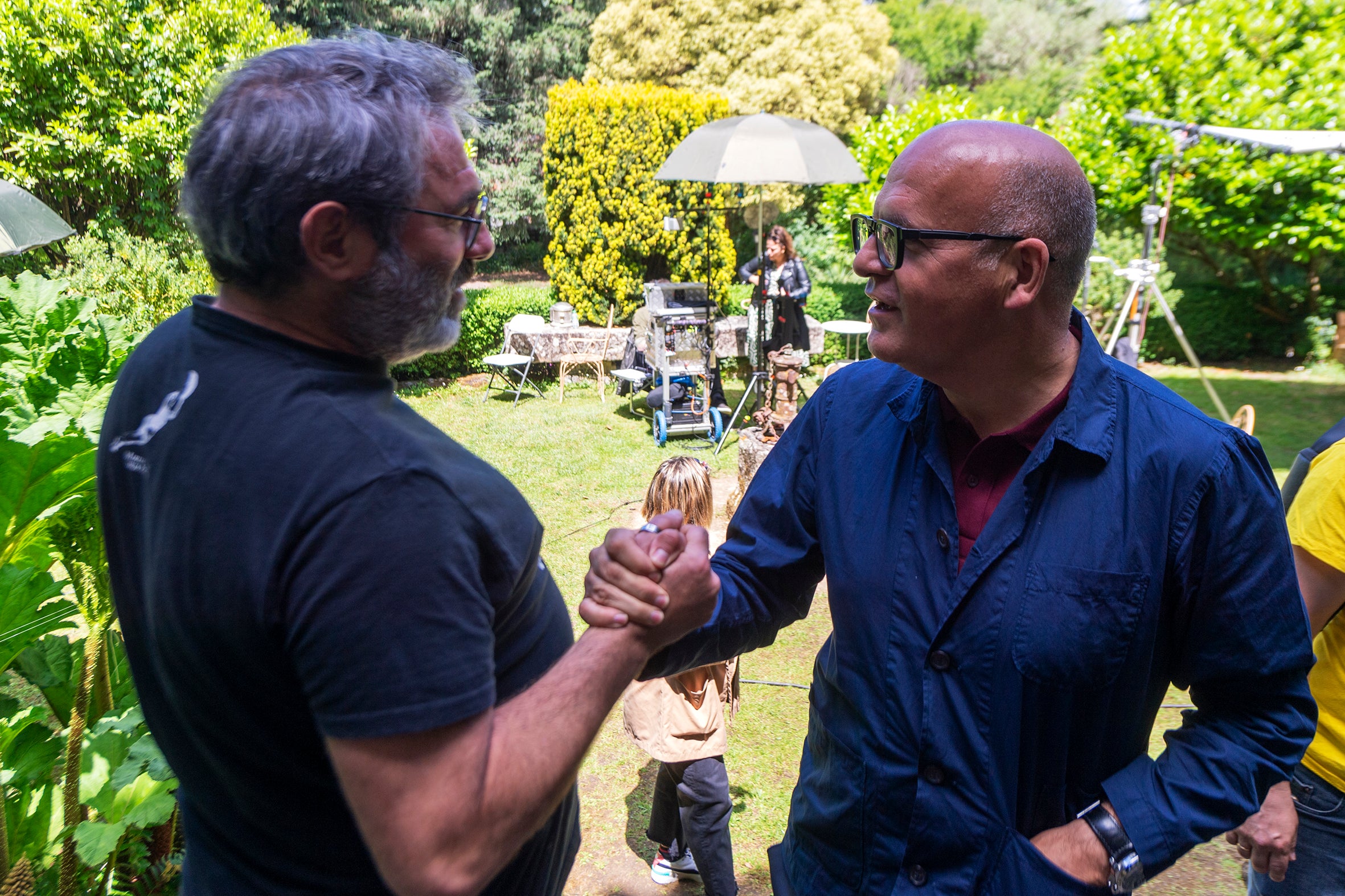 O presidente da Deputación visita á rodaxe de La Manzana de Oro O presidente da Deputación visita á rodaxe de La Manzana de Oro