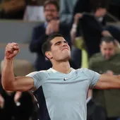 Alcaraz gana con autoridad a Khachanov y se medirá a Zverev en cuartos de Roland Garros Alcaraz gana con autoridad a Khachanov y se medirá a Zverev en cuartos de Roland Garros