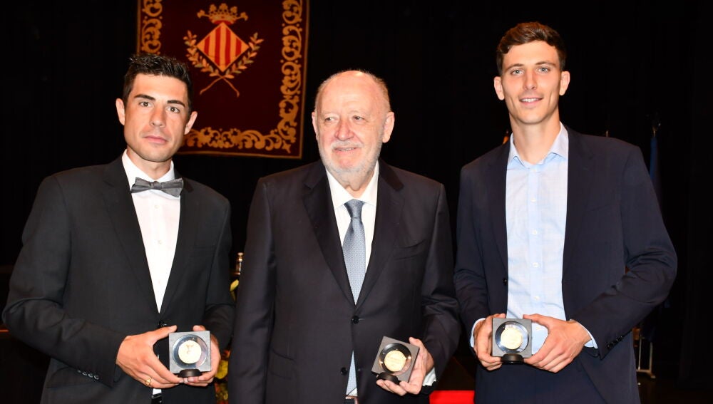 Pau, junto a Llaneza y Sebastián Mora
