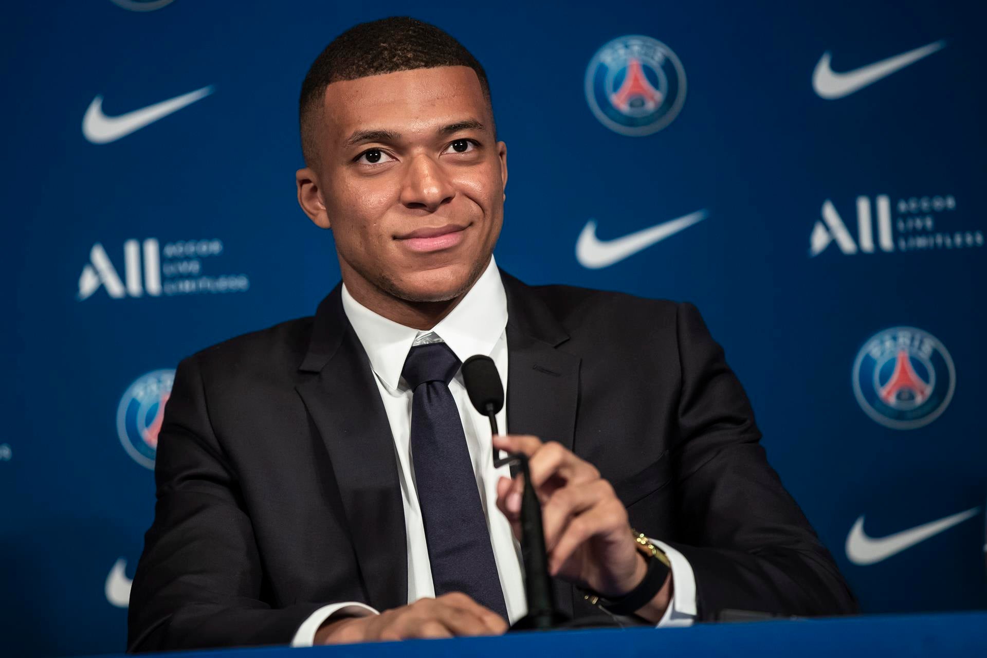 Tertulia: "Mbappé es un niñato más que un jugador de fútbol" Tertulia: "Mbappé es un niñato más que un jugador de fútbol"
