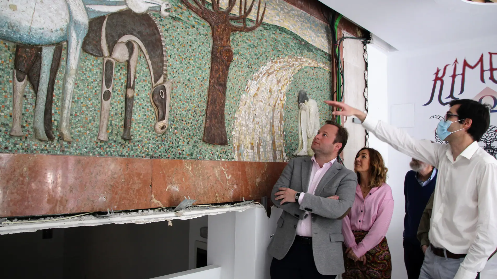 Una familia dona un mural cerámico de Ortiz Saráchaga que será depositado en el Museo de Albacete