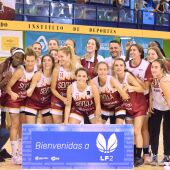 Las chicas del Beiman Baloncesto Sevilla celebran el ascenso a Liga Femenina 2.