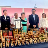 Eladio Rivero Sanchez consigue el Record Guiness de mayor número de sillas en miniatura Eladio Rivero Sanchez consigue el Record Guiness de mayor número de sillas en miniatura