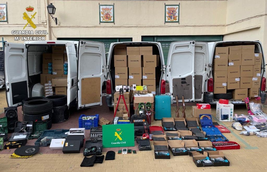 La Guardia Civil detiene a 23 personas por robos de más de 300.000 euros en Toledo y Madrid La Guardia Civil detiene a 23 personas por robos de más de 300.000 euros en Toledo y Madrid