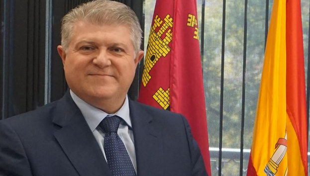 Vélez confía en desactivar el "Agua para todos" del PP con el "Agua para siempre" del PSOE Vélez confía en desactivar el "Agua para todos" del PP con el "Agua para siempre" del PSOE