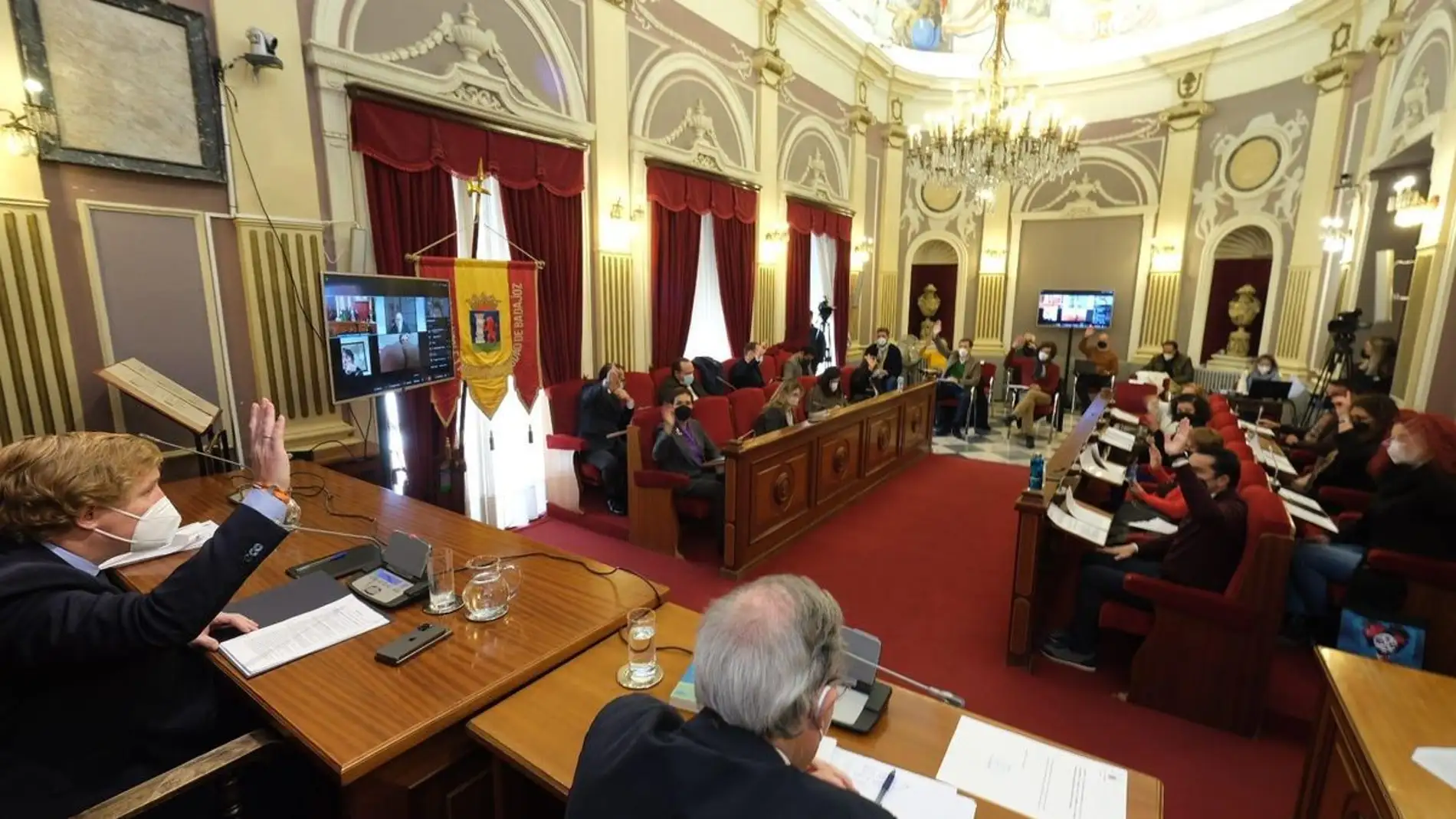 El Pleno del Ayuntamiento de Badajoz aprueba el reconocimiento de crédito de los servicios policiales extras de 2022