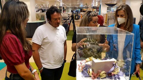 José María González, durante una visita a la exposición en El Corte Inglés José María González, durante una visita a la exposición en El Corte Inglés