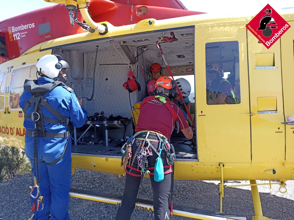 Rescatan a una mujer del Puig Campana en Finestrat tras torcerse un tobillo Rescatan a una mujer del Puig Campana en Finestrat tras torcerse un tobillo