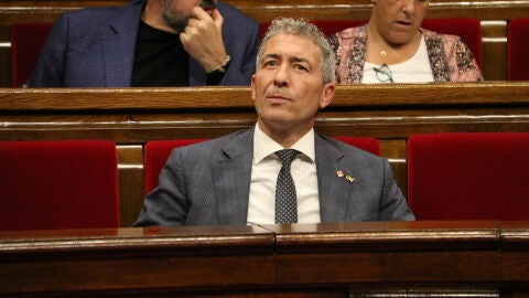 Amb el nou decret llei, el conseller d&rsquo;Educaci&oacute;, Josep Gonz&agrave;lez-Cambray, assumeix tota la responsabilitat dels projectes ling&uuml;&iacute;stics de les escoles.