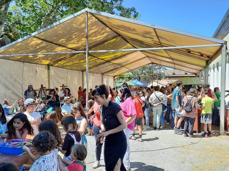 El Roblón de Coya organizó un animado mercado de primavera El Roblón de Coya organizó un animado mercado de primavera