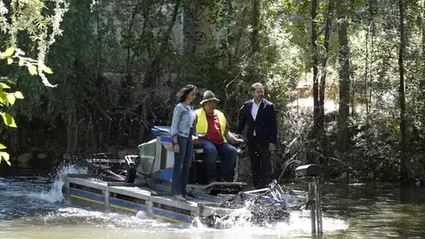 El barco anfibio de Torrejón de Ardoz vuelve al río Henares para mitigar las molestias de la mosca negra El barco anfibio de Torrejón de Ardoz vuelve al río Henares para mitigar las molestias de la mosca negra