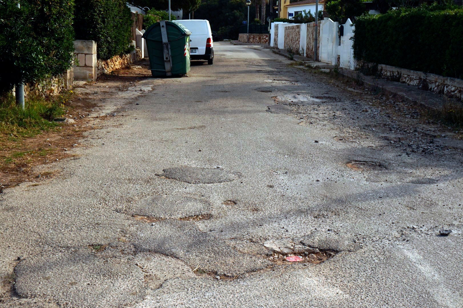 PIME detecta dejadez en las urbanizaciones de Menorca PIME detecta dejadez en las urbanizaciones de Menorca
