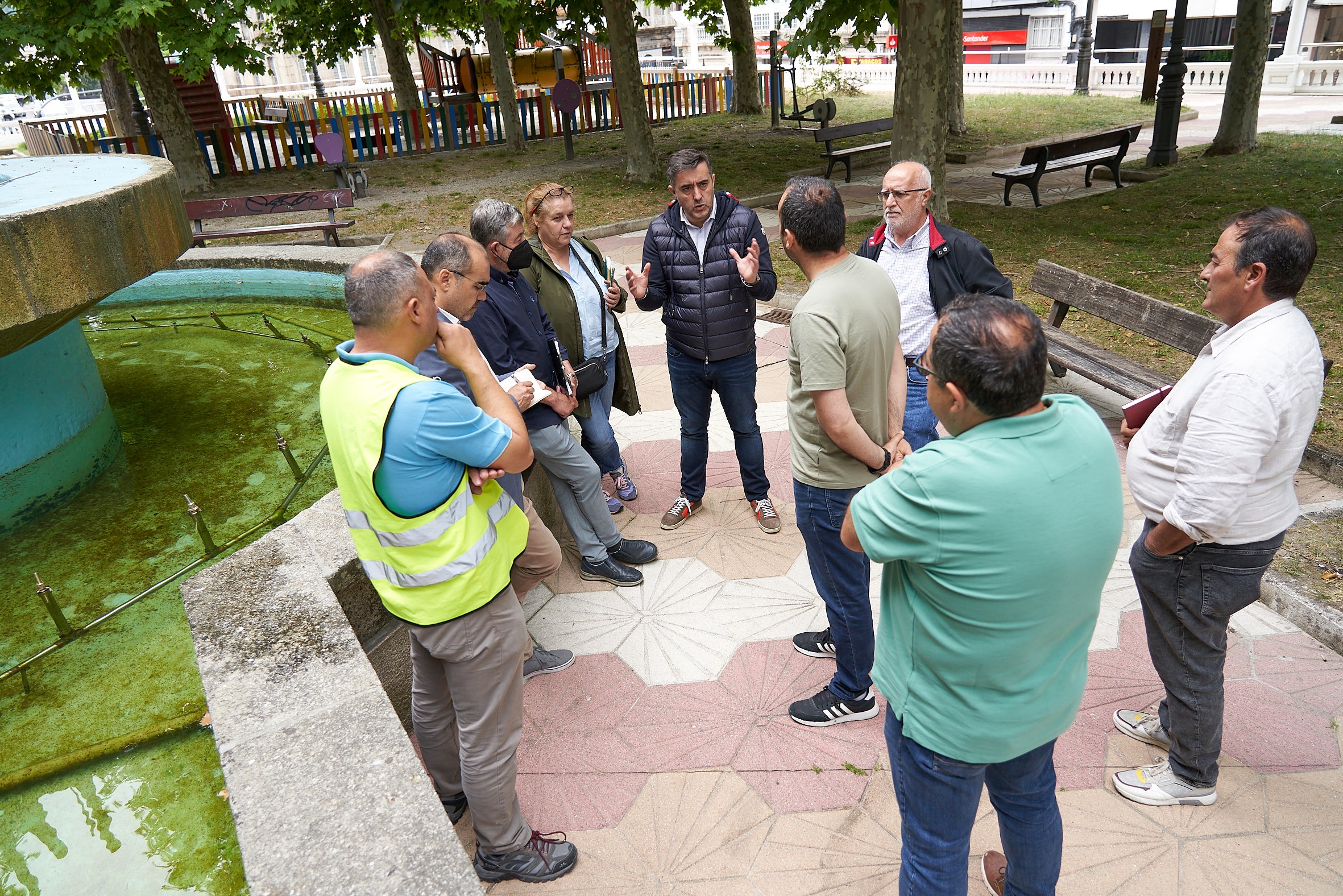 O Concello de Ourense inicia os traballos de limpeza integral e mellora no parque da Alameda da Ponte O Concello de Ourense inicia os traballos de limpeza integral e mellora no parque da Alameda da Ponte