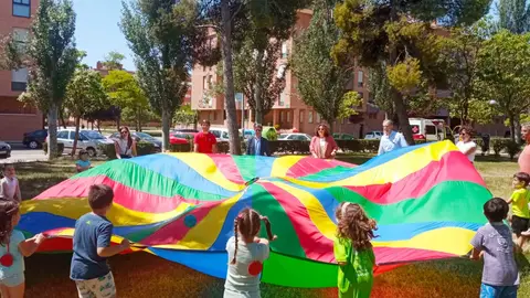 Más de 2.500 escolares salen a jugar a los parques de Huesca