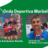 Los hermanos Miguel Ángel y Óscar Rueda, y el entrenador del CP Mijas - Las Lagunas, José García. Los hermanos Miguel Ángel y Óscar Rueda, y el entrenador del CP Mijas - Las Lagunas, José García.
