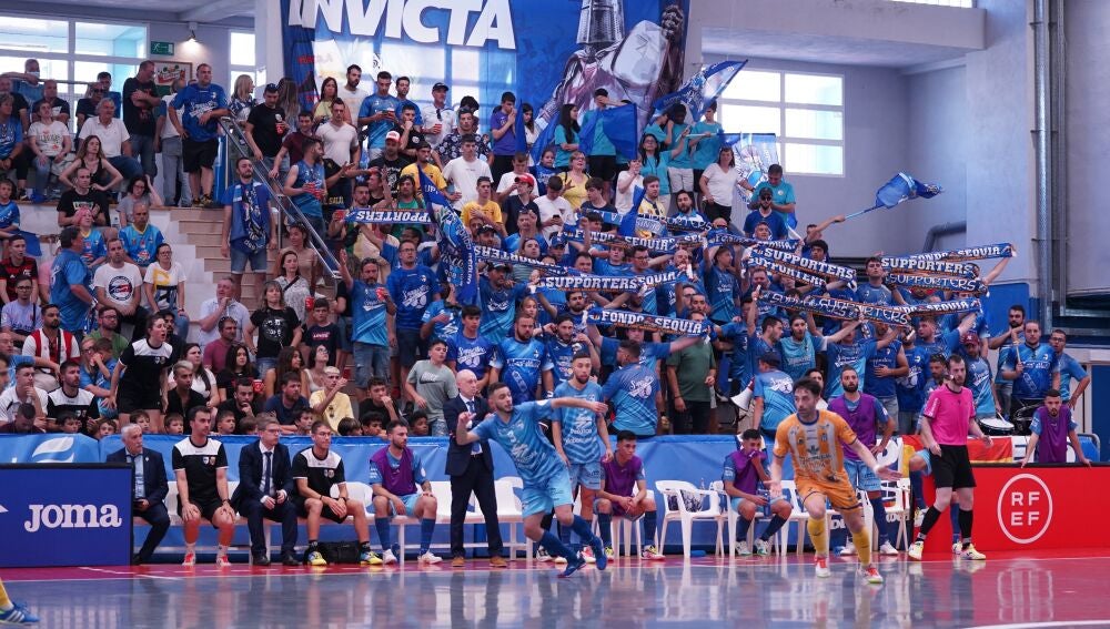 La afición del Peníscola apoyó a su equipo