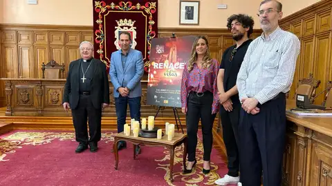 Palencia rinde homenaje a la Catedral  con «Renacer de las velas»