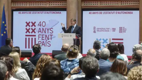 El presidente de la Generalitat valenciana, Ximo Puig, interviene en el acto de conmemoración del 40 aniversario del Estatuto de Autonomía de la Comunitat Valenciana, a 1 de junio de 2022, en Valencia, Comunidad Valenciana, (España). 