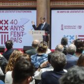 El presidente de la Generalitat valenciana, Ximo Puig, interviene en el acto de conmemoración del 40 aniversario del Estatuto de Autonomía de la Comunitat Valenciana, a 1 de junio de 2022, en Valencia, Comunidad Valenciana, (España). 