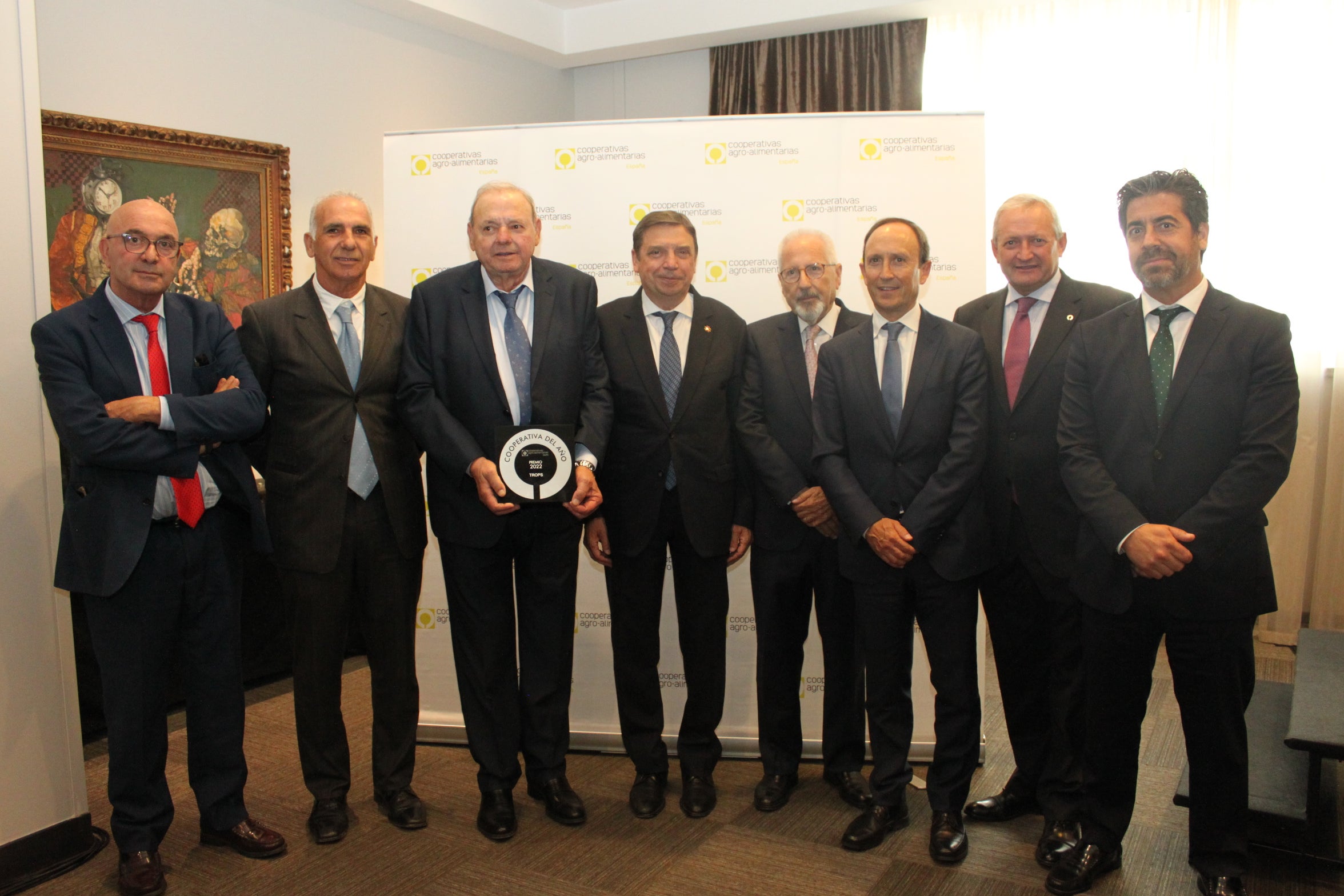 TROPS recibe el premio Cooperativa del Año que otorga Cooperativas Agro-alimentarias de España TROPS recibe el premio Cooperativa del Año que otorga Cooperativas Agro-alimentarias de España