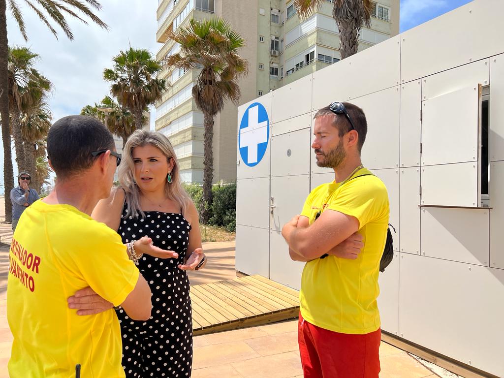 La playa de Urbanova dispone de un nuevo botiquín para atender a los bañistas La playa de Urbanova dispone de un nuevo botiquín para atender a los bañistas