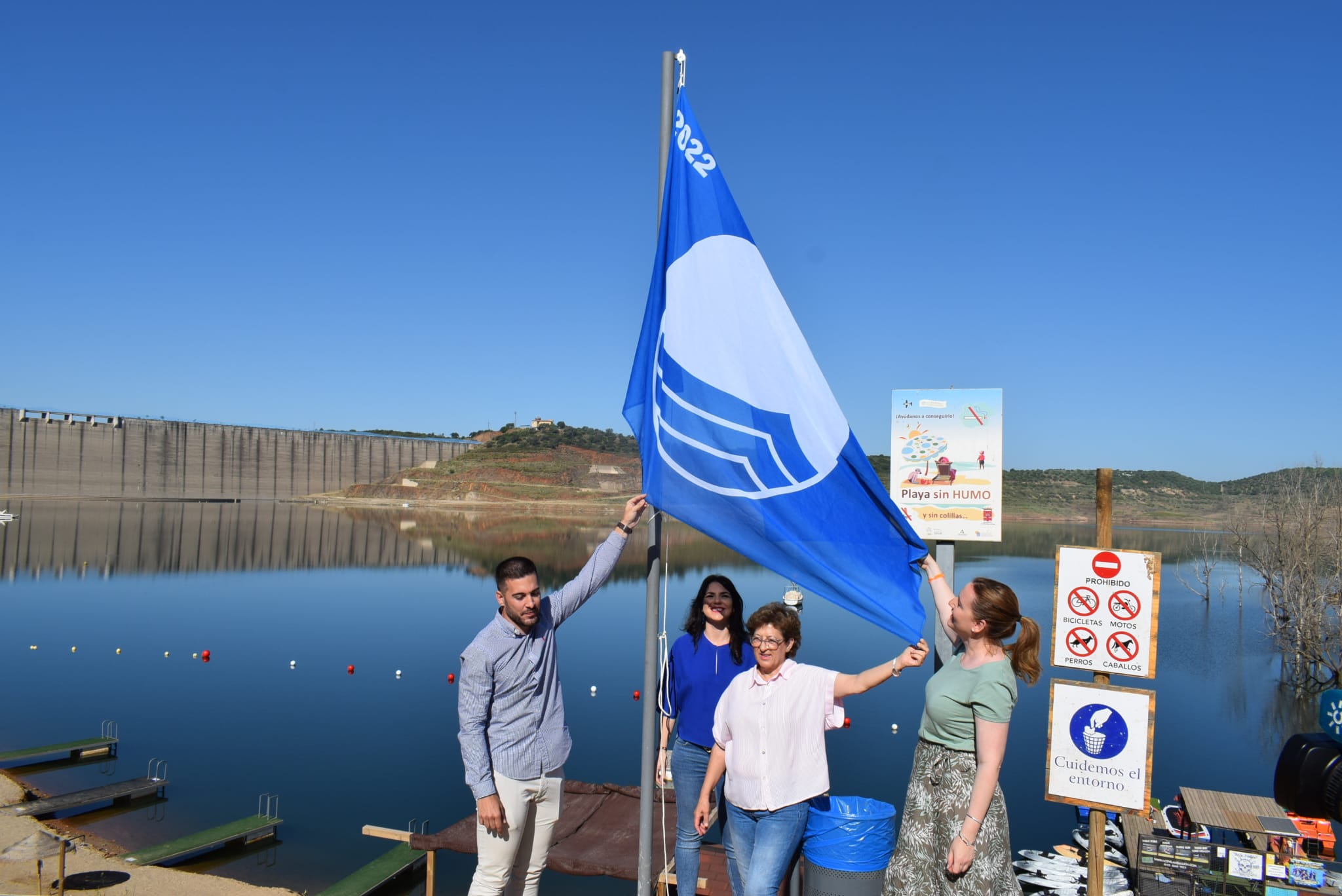 La bandera azul de la Playa de Almodóvar La bandera azul de la Playa de Almodóvar