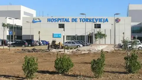El Hospital de Torrevieja contará con un nuevo teléfono único de contacto       