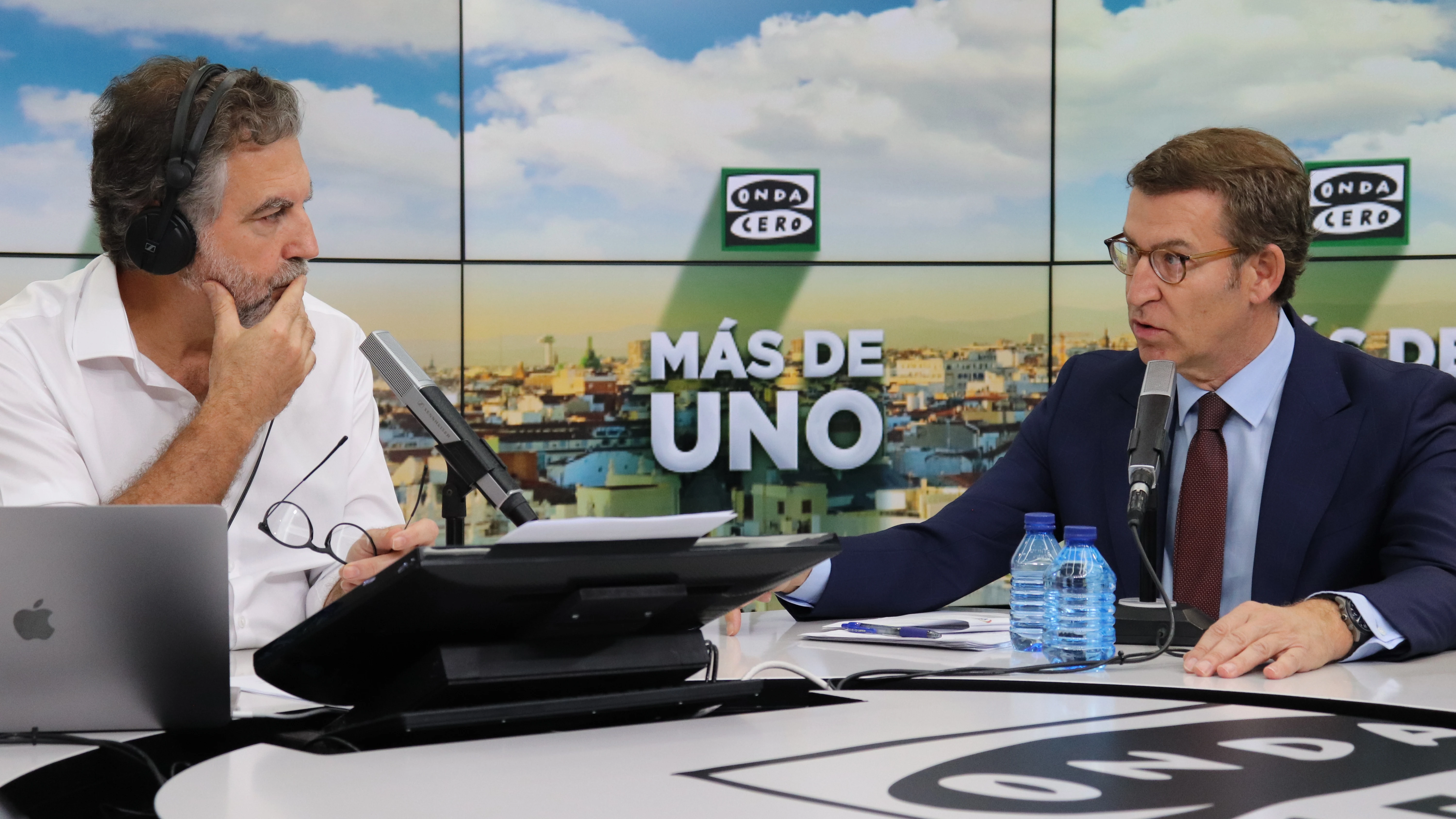 Alberto N&uacute;&ntilde;ez Feij&oacute;o, con Carlos Alsina en 'M&aacute;s de uno'