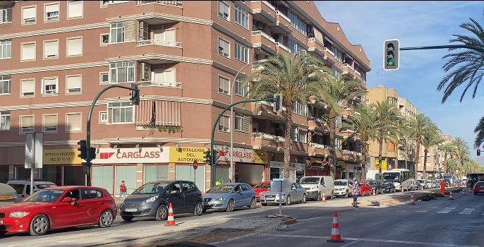 Los cortes de tráfico en Pedro Juan Perpiñán obligan a desviar el tráfico en dirección a la carretera de Crevillente Los cortes de tráfico en Pedro Juan Perpiñán obligan a desviar el tráfico en dirección a la carretera de Crevillente