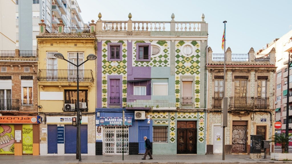 El Ayuntamiento y la Generalitat sacan a subasta 23 solares y locales del Cabanyal El Ayuntamiento y la Generalitat sacan a subasta 23 solares y locales del Cabanyal