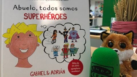 Portada del libro &quot;Abuelo, todos somos superhéroes&quot;