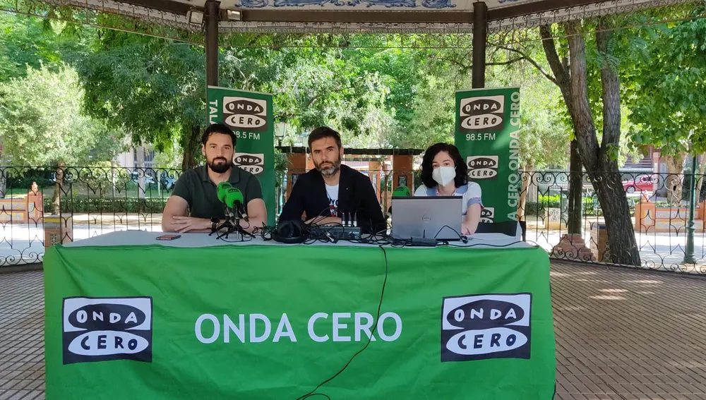 Sergio de la Llave, concejal de patrimonio y política medioambiental sostenible, junto a Arturo García-Barroso, jefe de servicio de Aqualia. Sergio de la Llave, concejal de patrimonio y política medioambiental sostenible, junto a Arturo García-Barroso, jefe de servicio de Aqualia.