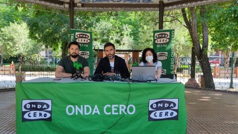Sergio de la Llave, concejal de patrimonio y pol&iacute;tica medioambiental sostenible, junto a Arturo Garc&iacute;a-Barroso, jefe de servicio de Aqualia. 