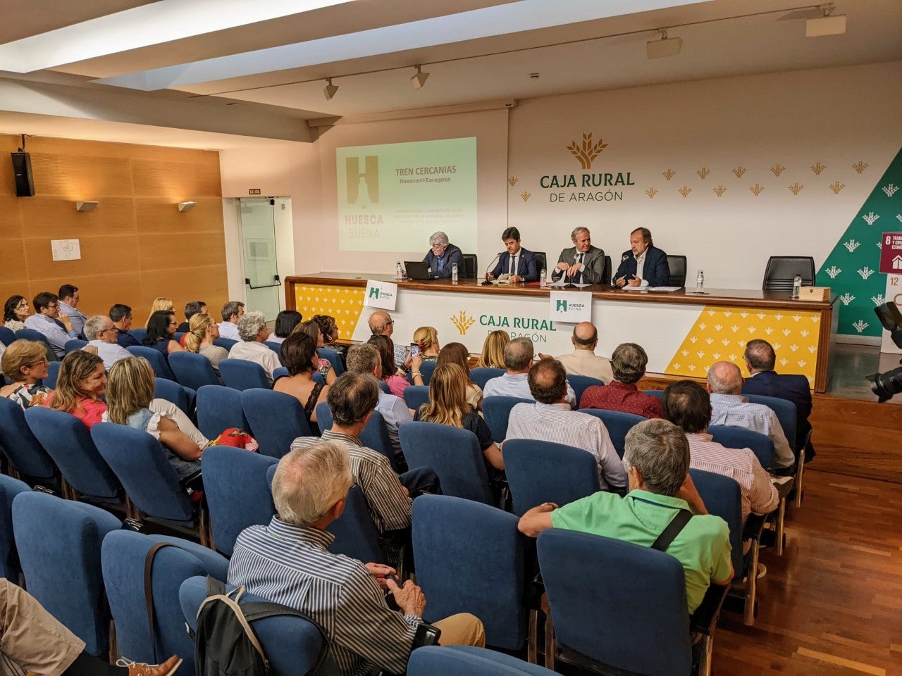 Los alcaldes de Huesca y Zaragoza suman voluntades para mejorar la red de cercanías Los alcaldes de Huesca y Zaragoza suman voluntades para mejorar la red de cercanías